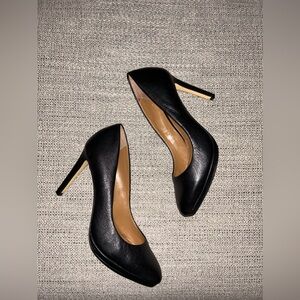 Banana Republic black pumps